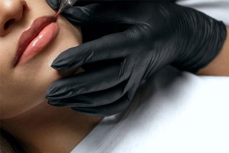 Foto de Cliente passando peloprocedimento de Pigmentação Labial